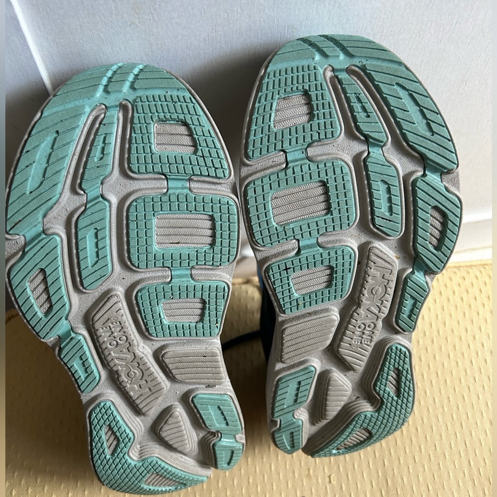 Men’s Hoka Bondi 8.2E Wide. Barely worn and in great condition. - Picture 6 of 6